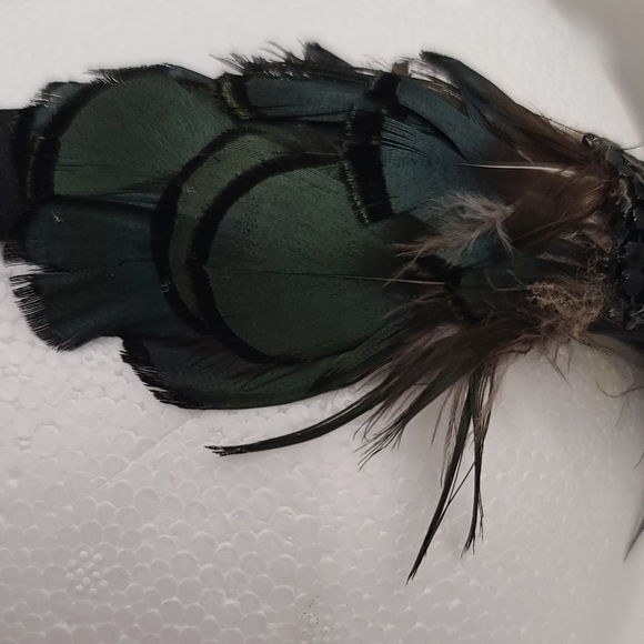 Asos black satin  headband with feathers Flapper Girl - Picture 5 of 8